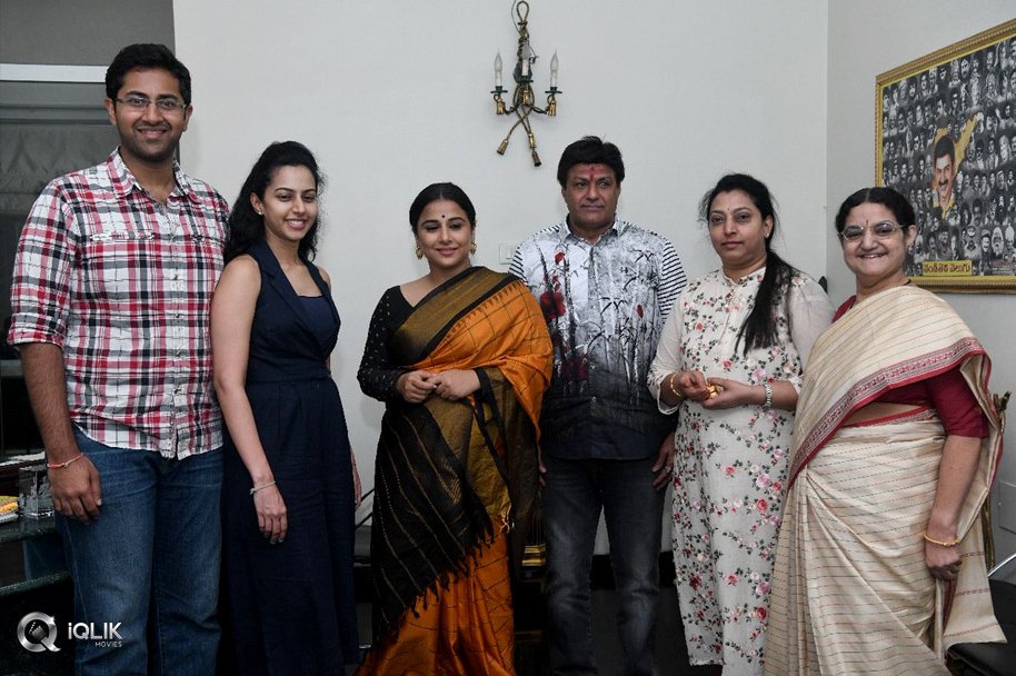 Vidya-Balan-Gets-a-Warm-Welcome-from-NTR-Family-Photos